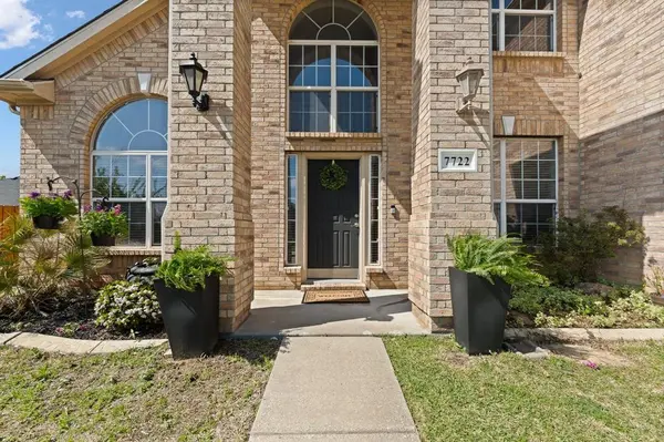 7722 Labrador Drive, Arlington, TX 76002