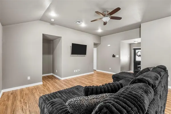 606 Powers Street, Lacy Lakeview, TX 76705