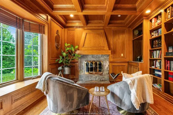 323 TALBOT Street South, Essex, ON N8M 1C2