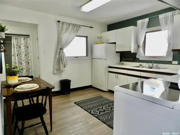 1030 Hochelaga STREET W, Moose Jaw, SK S6H 2H9