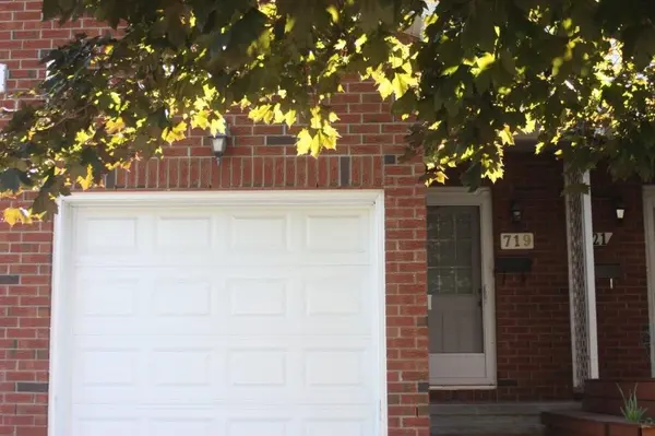 719 Melbourne AVE, Carlingwood - Westboro And Area, ON K2A 1X4