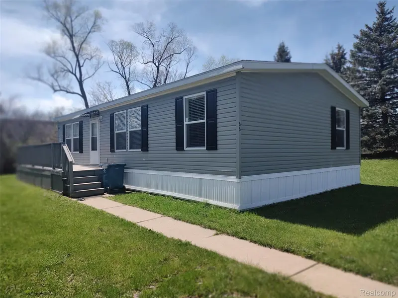 66 Grey Fox CT, Grand Blanc Charter Township, MI 48439