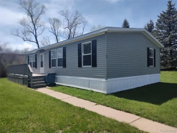 66 Grey Fox CT, Grand Blanc Charter Township, MI 48439