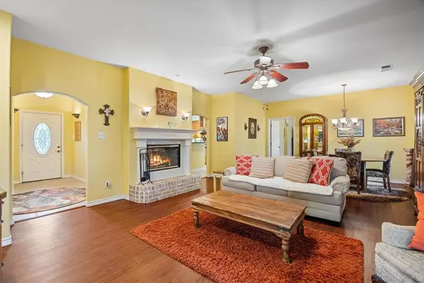 5204 Nueces Court, Granbury, TX 76049