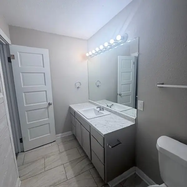 2621 Old Marlin, Waco, TX 76705