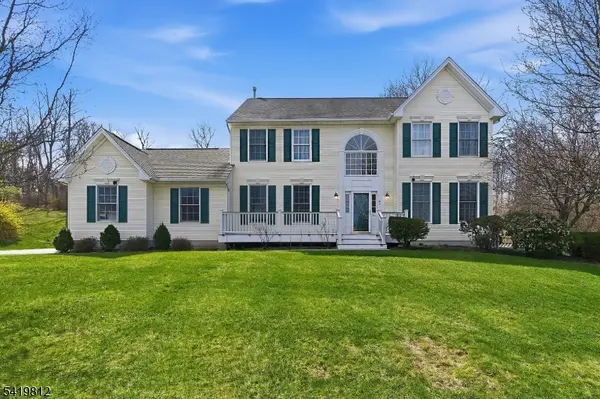 104 Hockenbury Dr, Glen Gardner Boro, NJ 08826