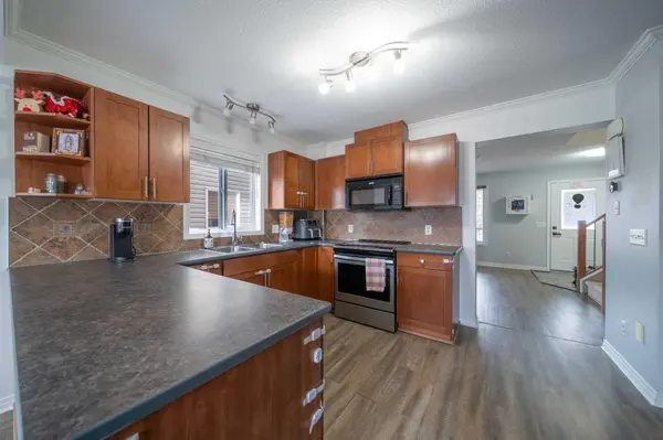 135 Centre ST, Strathmore, AB T1P 1G9