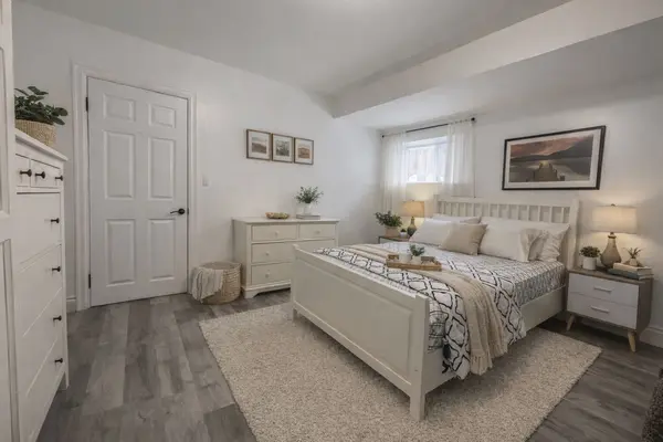 214 Clanton Park RD, Toronto C06, ON M3H 2G1