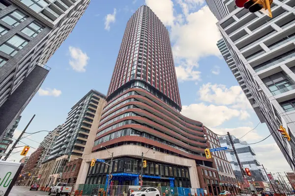 180 Front ST E #3705, Toronto C08, ON M5A 0A9