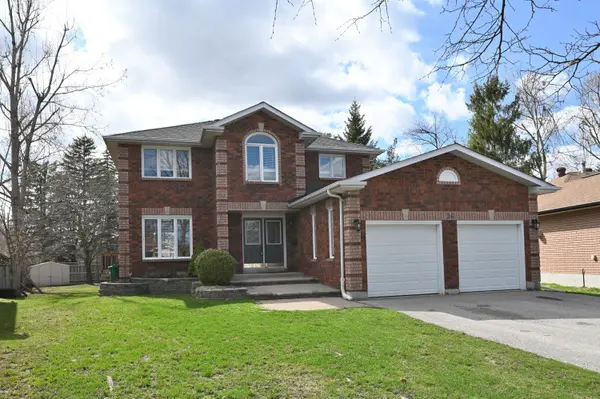 26 Warner RD, Barrie, ON L4N 7M5