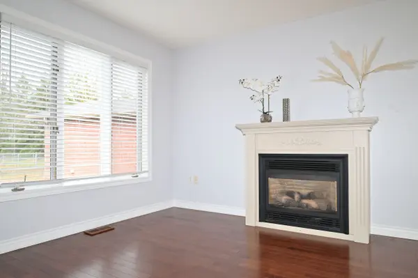 26 Warner RD, Barrie, ON L4N 7M5