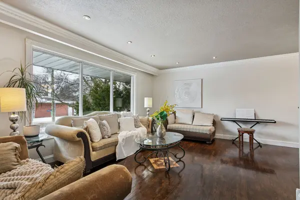 2078 Stanfield RD, Mississauga, ON L4Y 1R5