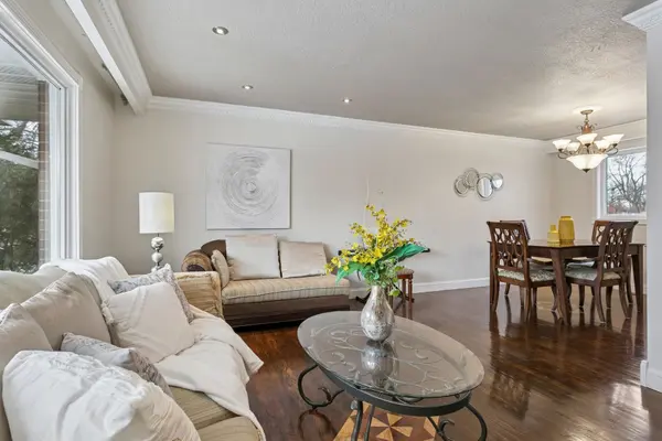 2078 Stanfield RD, Mississauga, ON L4Y 1R5