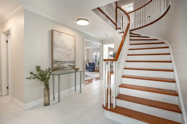 2152 Heidi AVE, Burlington, ON L7M 3X2