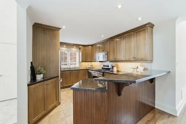 223 Rebecca ST #41, Oakville, ON L6K 3Y2