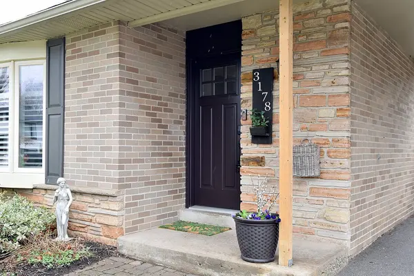 3178 Heathfield DR, Burlington, ON L7M 1C9