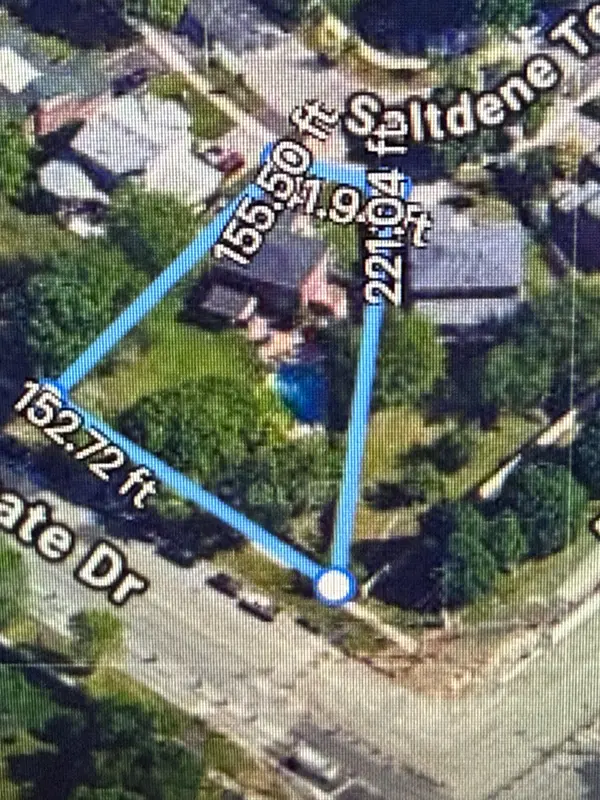 1690 Saltdene TER, Mississauga, ON L4W 2E4