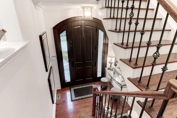 2214 Hampstead RD, Oakville, ON L6H 6Y9