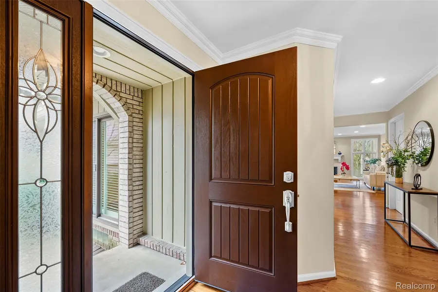 1204 S Timberview TRL, Bloomfield Hills, MI 48304