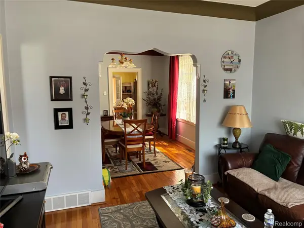 12044 Sobieski ST, Hamtramck, MI 48212