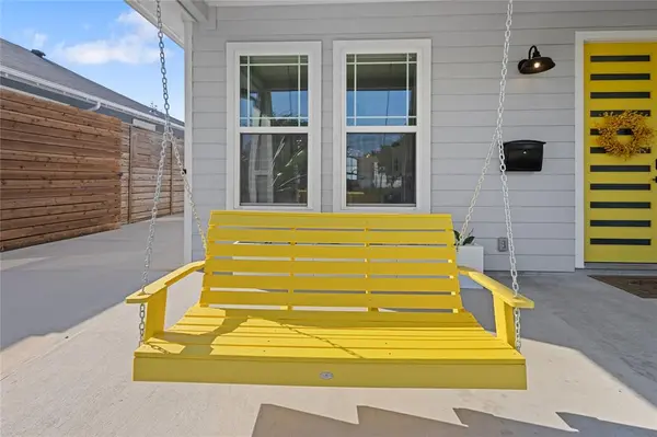 2534 Gladstone Drive, Dallas, TX 75211