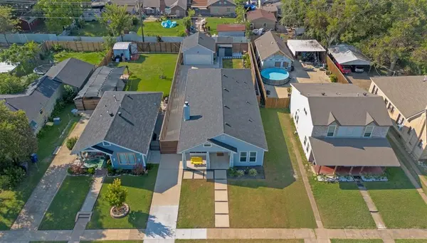 2534 Gladstone Drive, Dallas, TX 75211