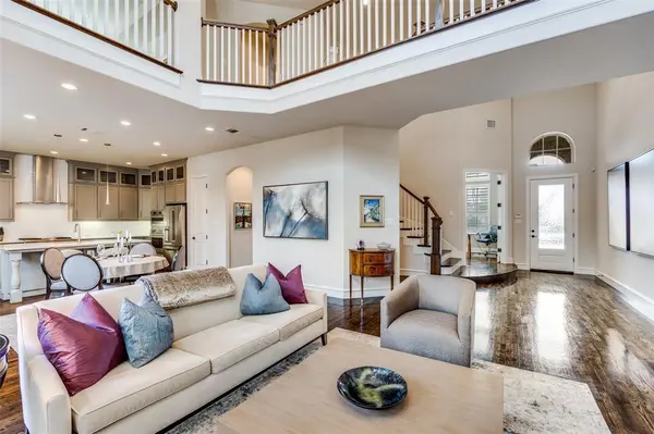 9444 Monteleon, Dallas, TX 75220