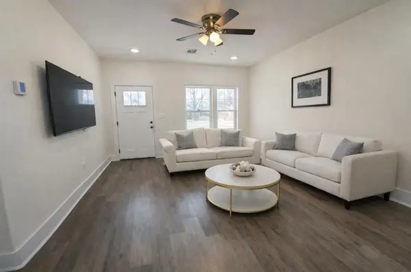 909 W Walker Street, Denison, TX 75020