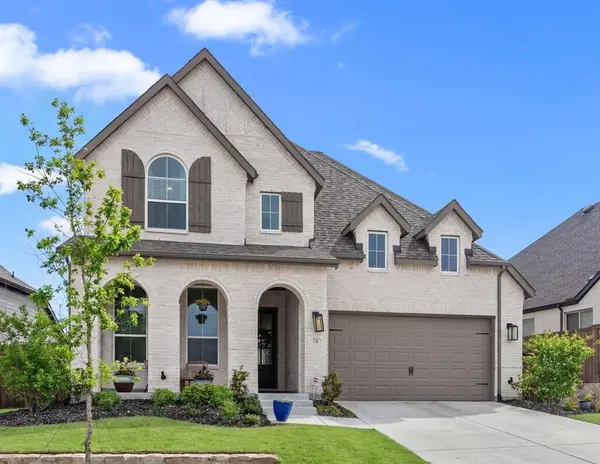 1748 Boxwood Row Drive, Aubrey, TX 76227