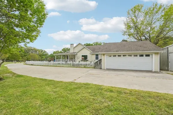 858 County Road 3101, Greenville, TX 75402