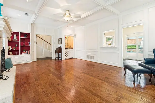 2926 Roaring Springs Road, Grapevine, TX 76051