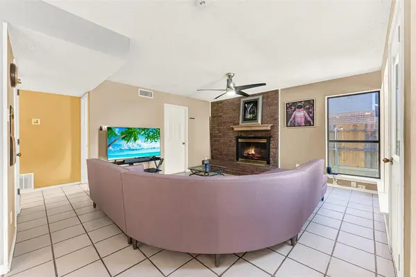 2828 Linden Lane, Grand Prairie, TX 75052