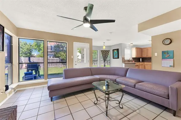 2828 Linden Lane, Grand Prairie, TX 75052