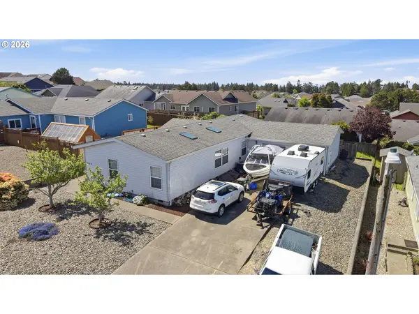 1830 ARTHUR ST, North Bend, OR 97459