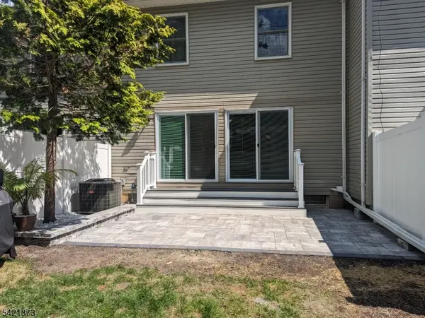 17 Heritage Ln, Hamburg Boro, NJ 07419