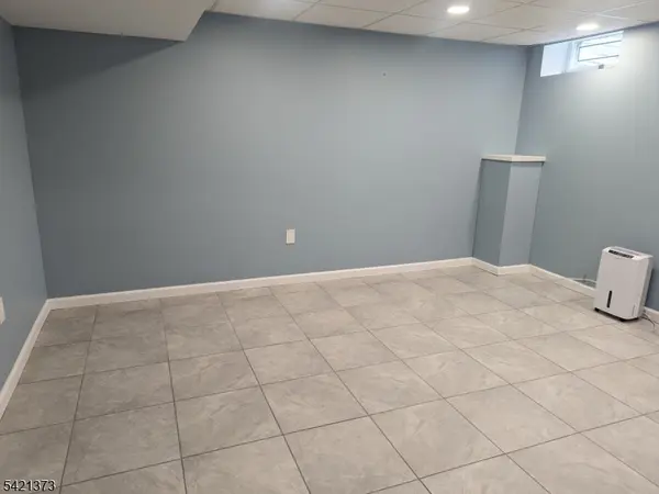 17 Heritage Ln, Hamburg Boro, NJ 07419