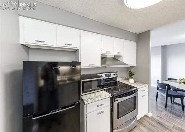 411 Lakewood CIR #B913, Colorado Springs, CO 80910