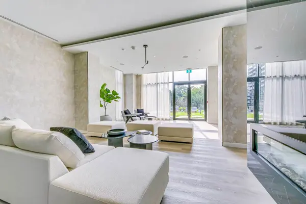 86 Dundas St. ST E #323, Mississauga, ON L5A 0B1