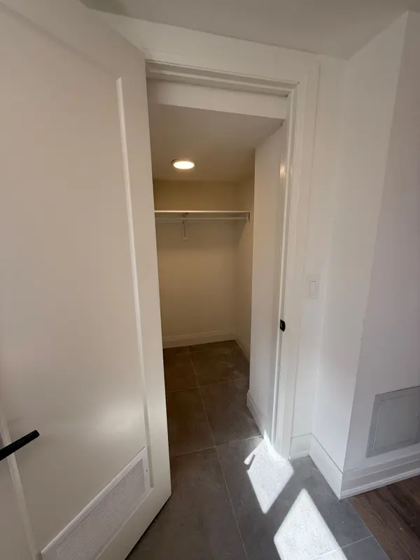 15 Arrowsmith AVE #1B, Toronto W04, ON M6M 2W8