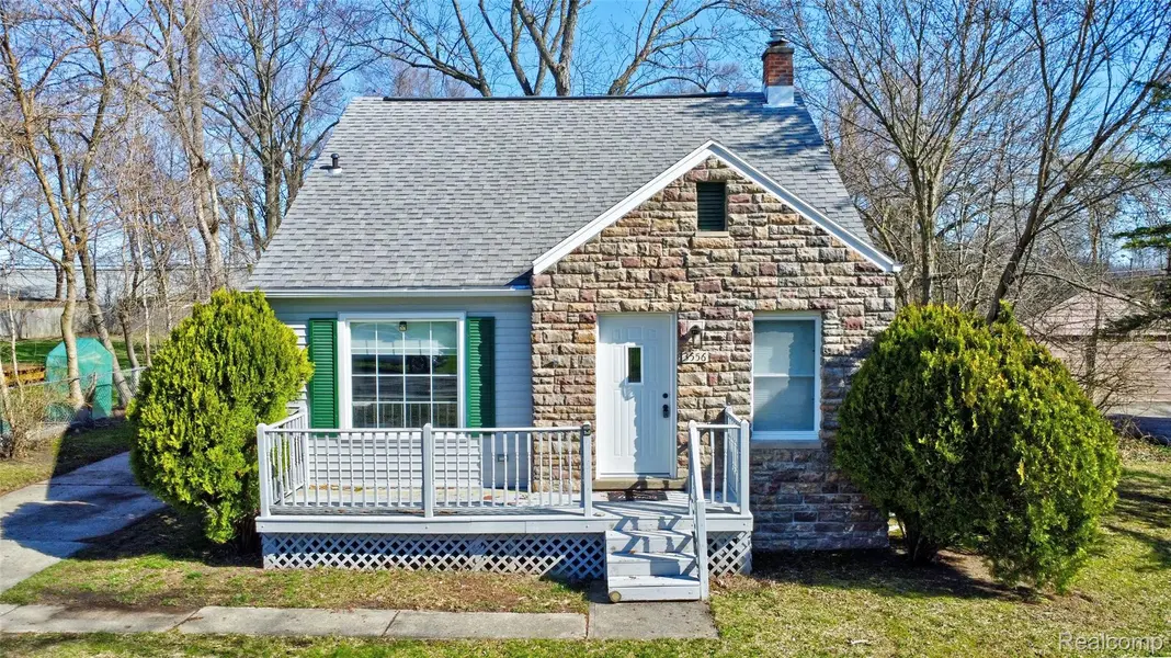 3556 BROOKDALE LN, Waterford Charter Township, MI 48328