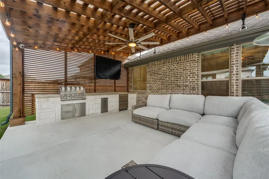 5405 High Pointe Drive, Haltom City, TX 76137