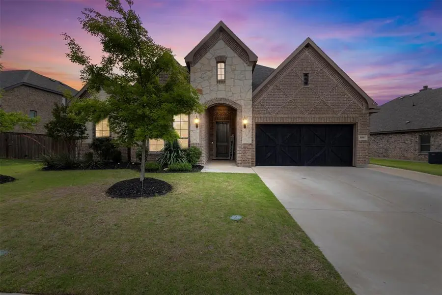 806 Summer Grove Drive, Midlothian, TX 76065