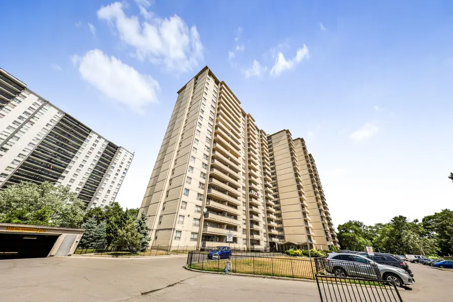 65 Thorncliffe Park DR #1807, Toronto C11, ON M4H 1L2