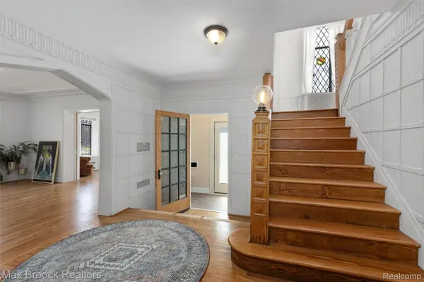 18001 Birchcrest DR, Detroit, MI 48221