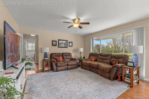 26388 Ann Arbor TRL, Dearborn Heights, MI 48127