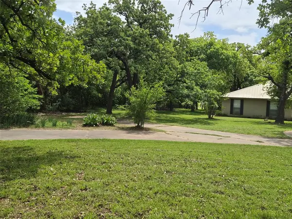 102 Shady Grove Court, Joshua, TX 76058