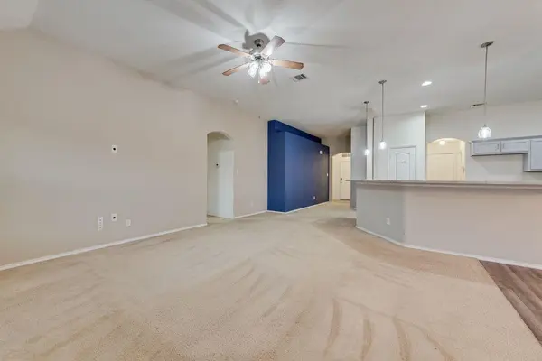 500 Crescent Creek Lane, Fort Worth, TX 76140