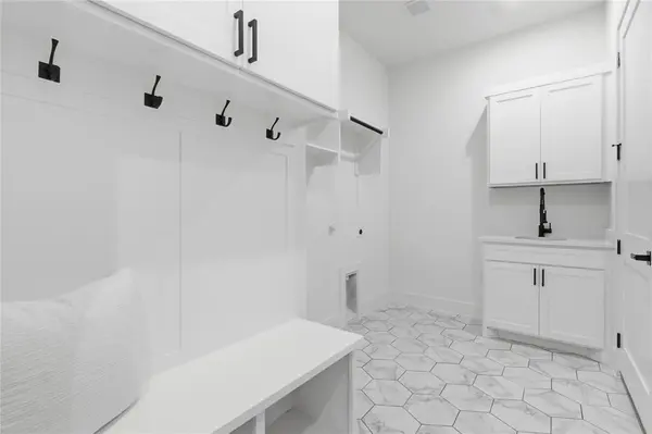 3906 Harlingen Street, Dallas, TX 75212