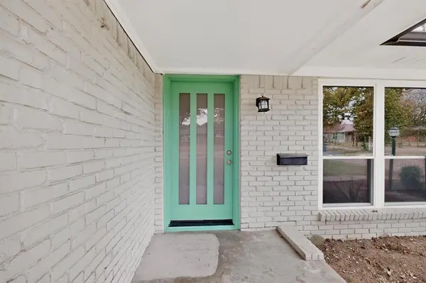 2812 San Medina Avenue, Dallas, TX 75228