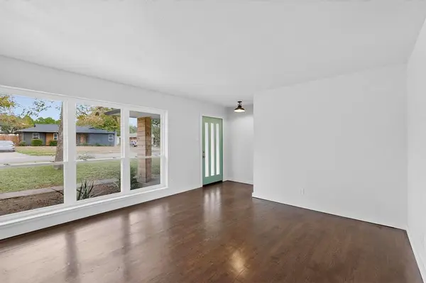 2812 San Medina Avenue, Dallas, TX 75228